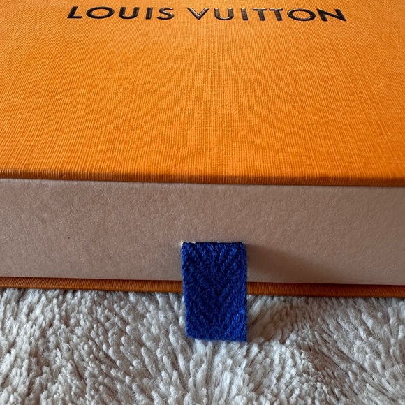 Authentic Louis Vuitton Paper shopping Gift bag Measures 5.5”x5”x1.5” - Picture 9 of 9